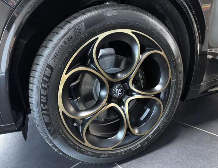 Alfa Romeo Stelvio 6