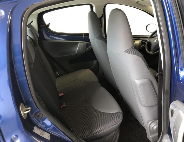 Peugeot 107 11