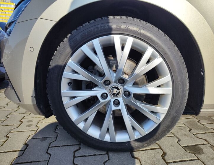 Škoda Superb Kombi 1,5 l 110 kw