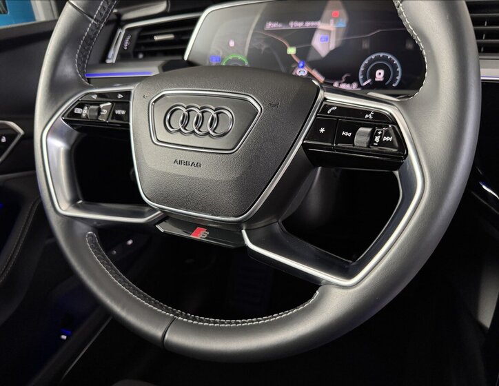 Audi e-tron 43
