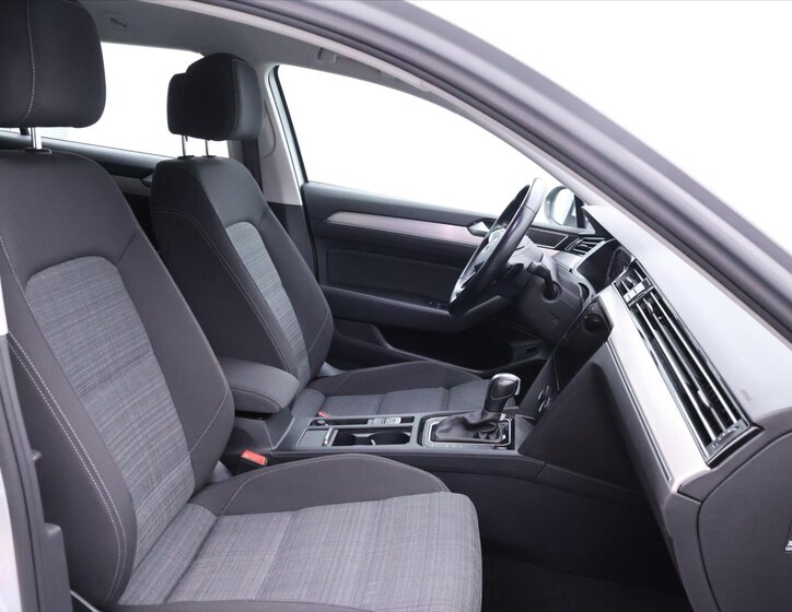 Volkswagen Passat Kombi 1,6 l 88 kw