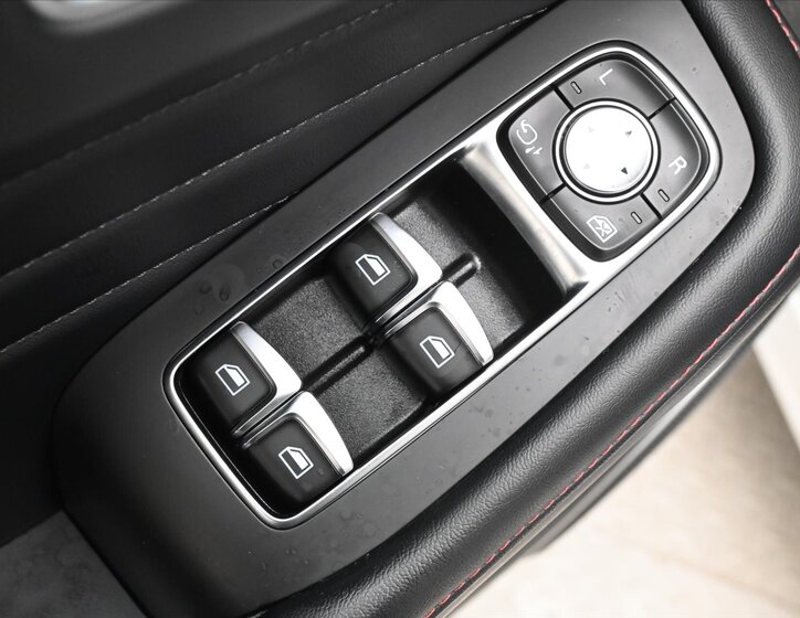 MG EHS SUV / Terénní 1,5 l 119 kw