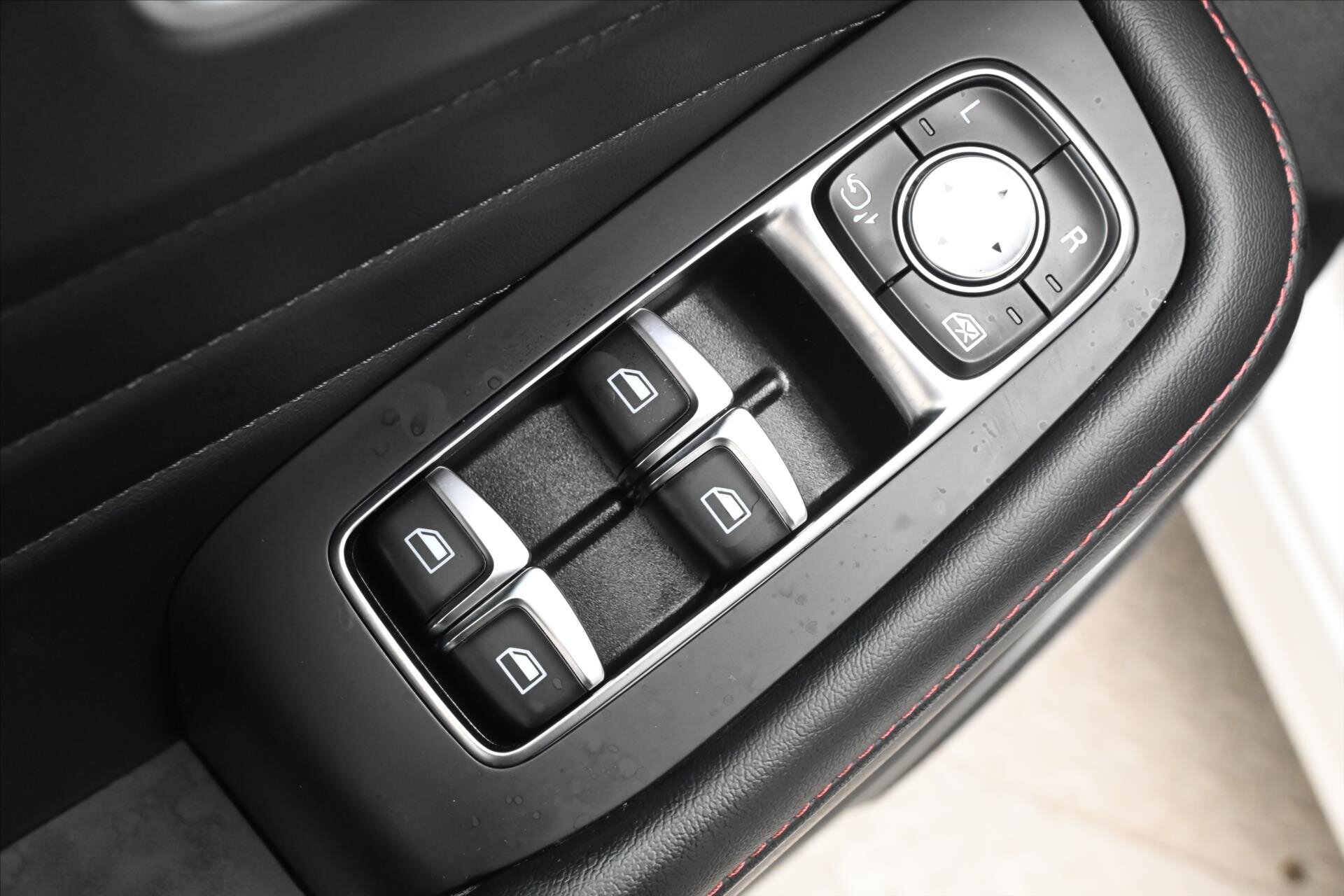 MG EHS SUV / Terénní 1,5 l 119 kw