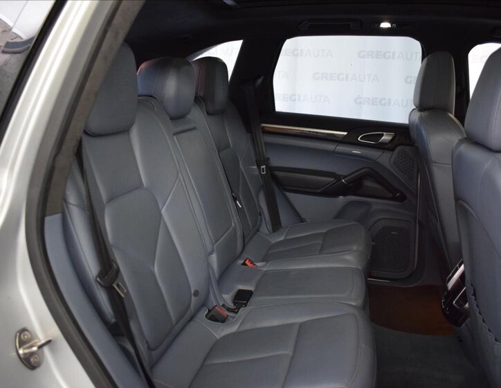 Porsche Cayenne SUV 4,8 l 405 kw