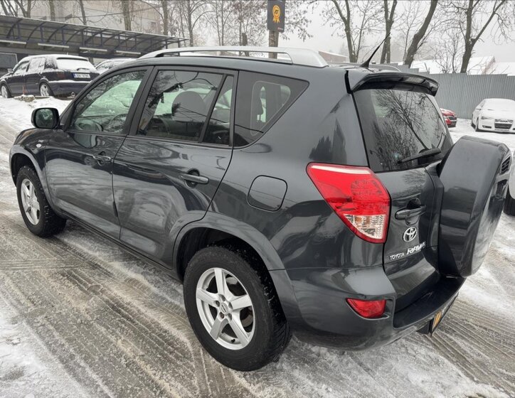 Toyota RAV4 SUV 2,2 l 100 kw