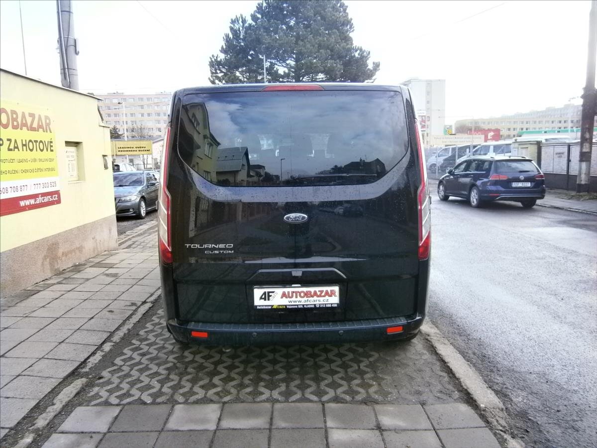 Ford Tourneo Custom Kombi 2,0 l 96 kw
