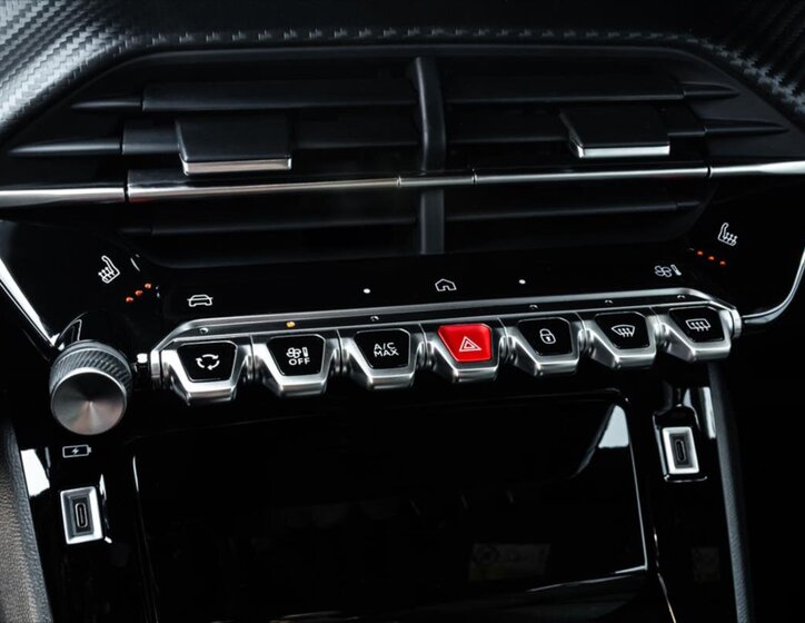 Peugeot 2008 Hatchback 1,2 l 100 kw