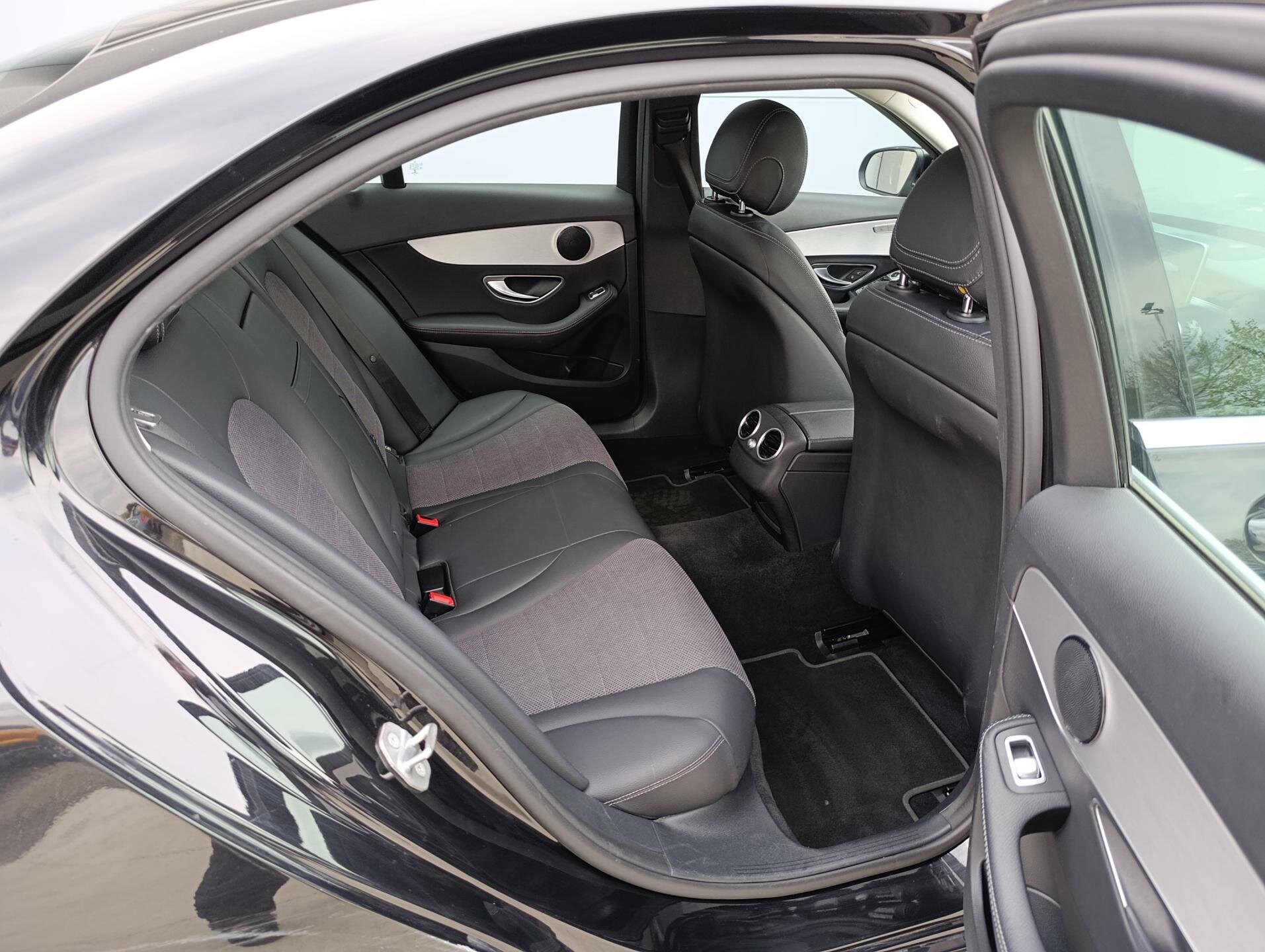 Mercedes-Benz Třídy C Sedan / Limuzína 2,1 l 125 kw