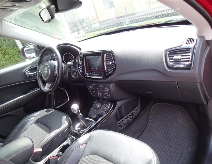 Jeep Compass SUV / Terénní 2,0 l 103 kw