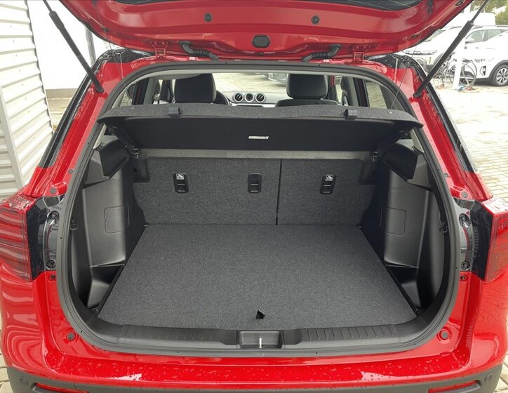 Suzuki Vitara SUV 1,4 l 81 kw