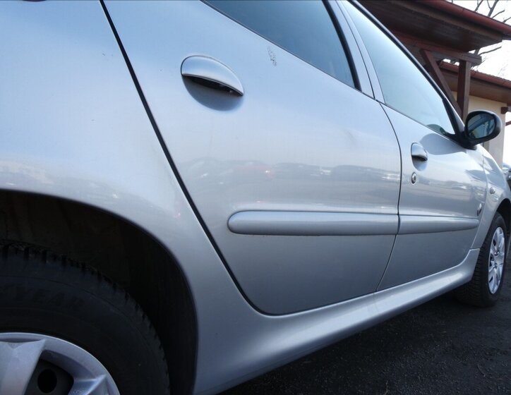 Peugeot 206 Hatchback 1,1 l 44 kw