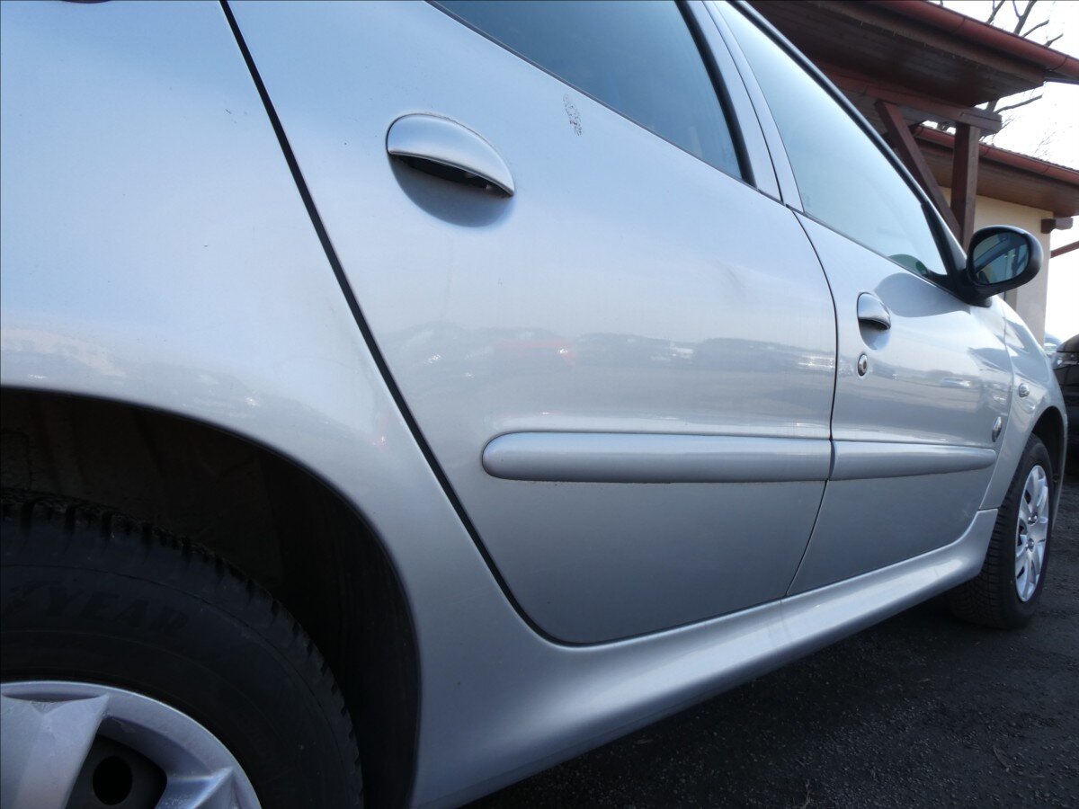 Peugeot 206 Hatchback 1,1 l 44 kw