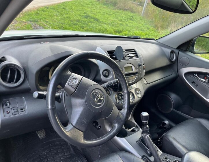 Toyota RAV4 Ostatní 2,2 l 100 kw