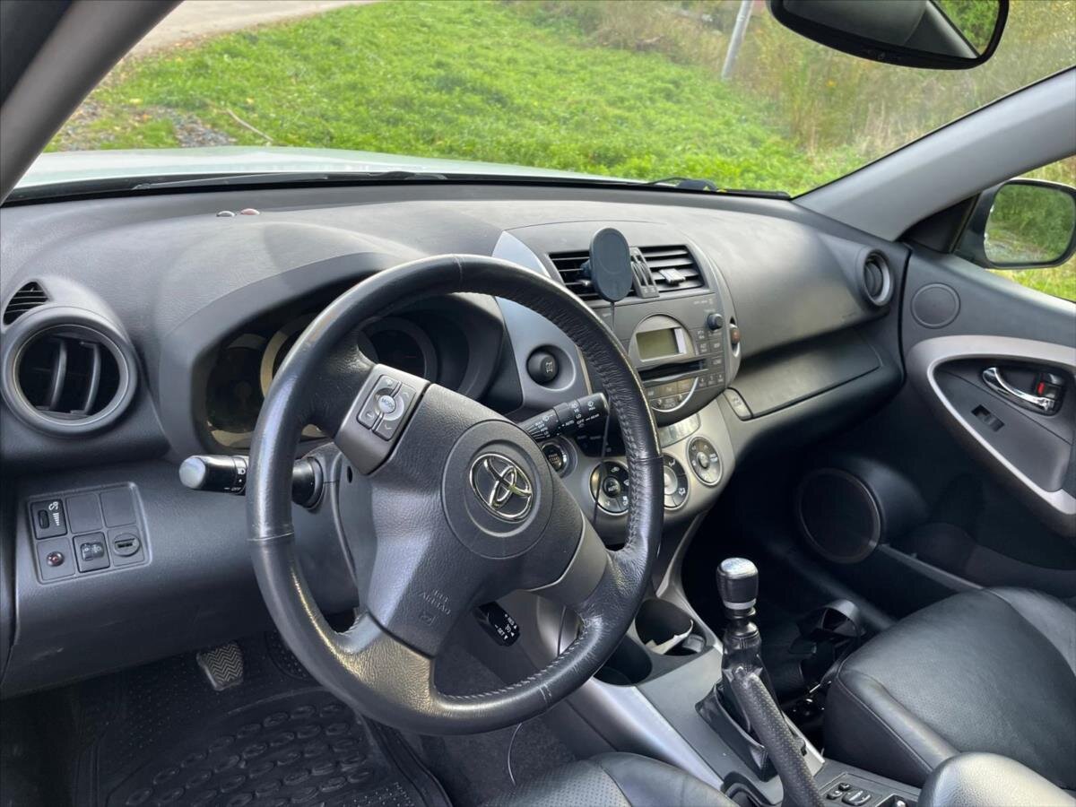 Toyota RAV4 Ostatní 2,2 l 100 kw