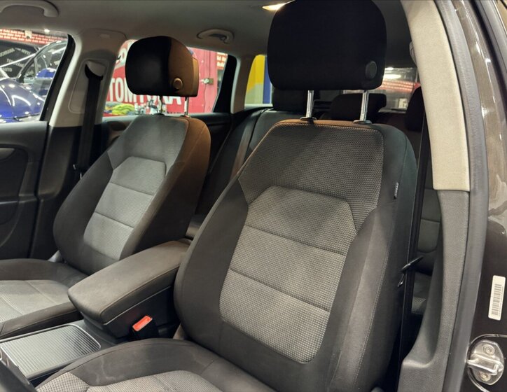 Volkswagen Passat Kombi 2,0 l 103 kw