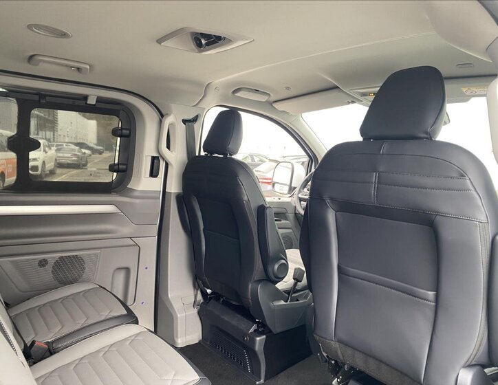 Volkswagen Caravelle 14