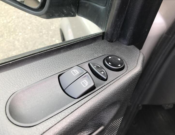 Mercedes-Benz Vito 12