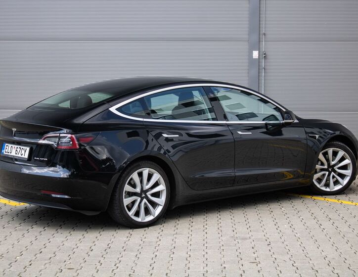 Tesla Model 3 5