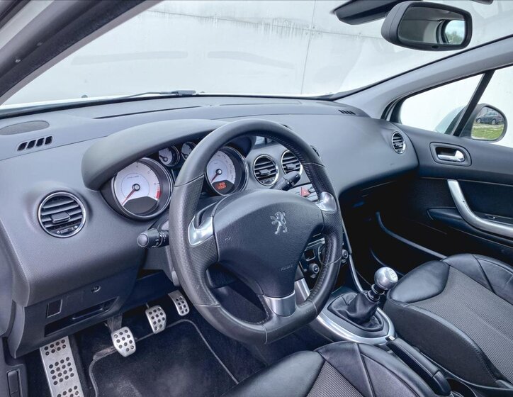 Peugeot 308 Hatchback 1,6 l 147 kw