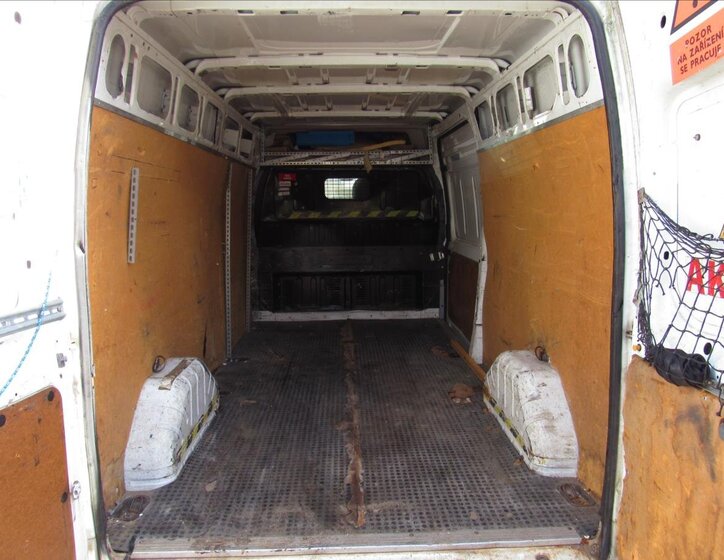 Ford Transit Skříň 2,2 l 74 kw