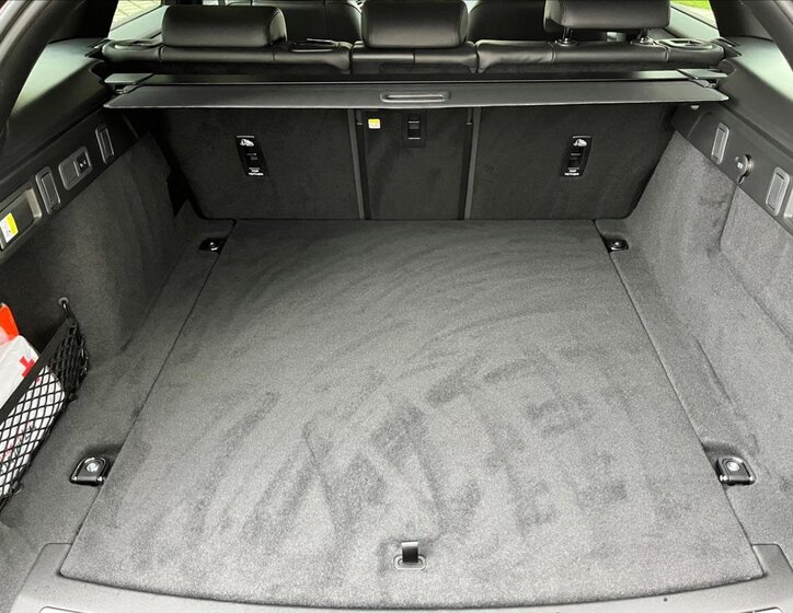 Land Rover Range Rover Velar SUV / Terénní 2,0 l 150 kw