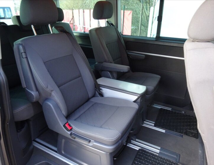 Volkswagen Multivan 15