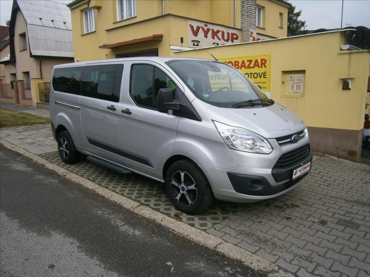 Ford Tourneo Custom Kombi 2,2 l 114 kw