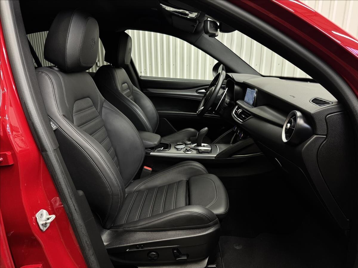 Alfa Romeo Stelvio SUV / Terénní 2,1 l 154 kw