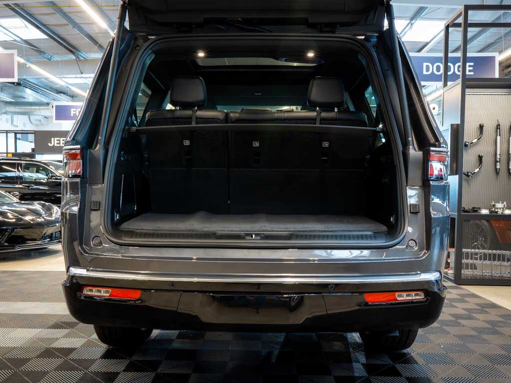 Jeep Wagoneer SUV / Terénní 5,7 l 292 kw