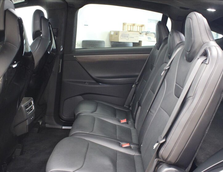 Tesla Model X 15