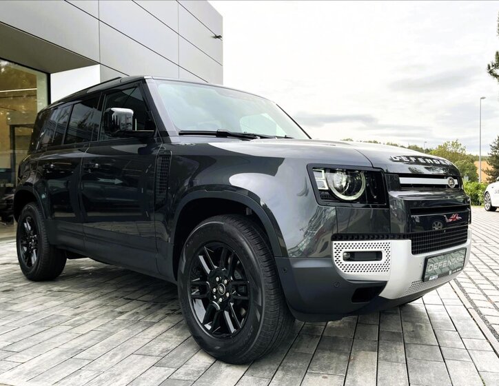 Land Rover Defender 11