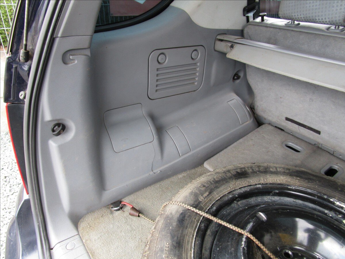 Mercedes-Benz Třídy M Kombi 2,7 l 120 kw