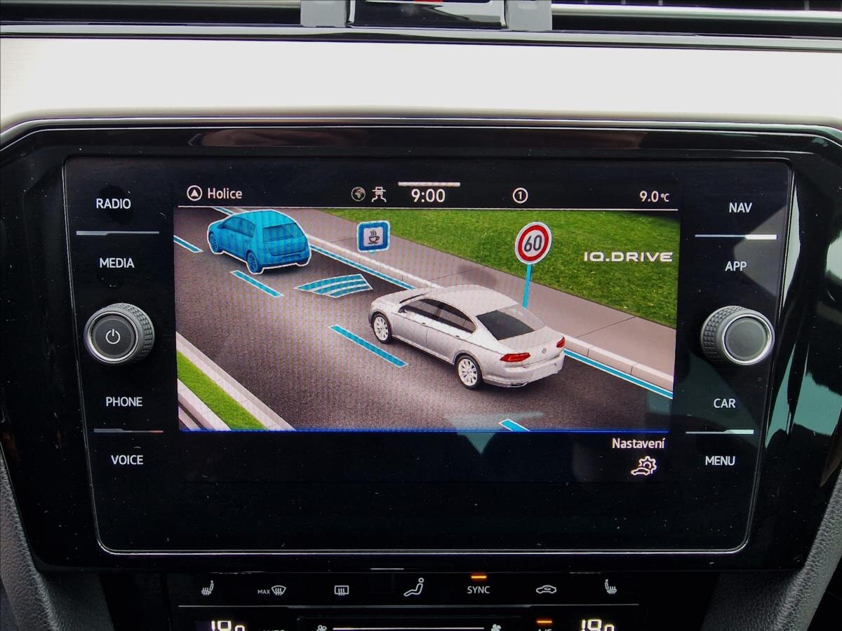 Volkswagen Passat Sedan / Limuzína 2,0 l 147 kw