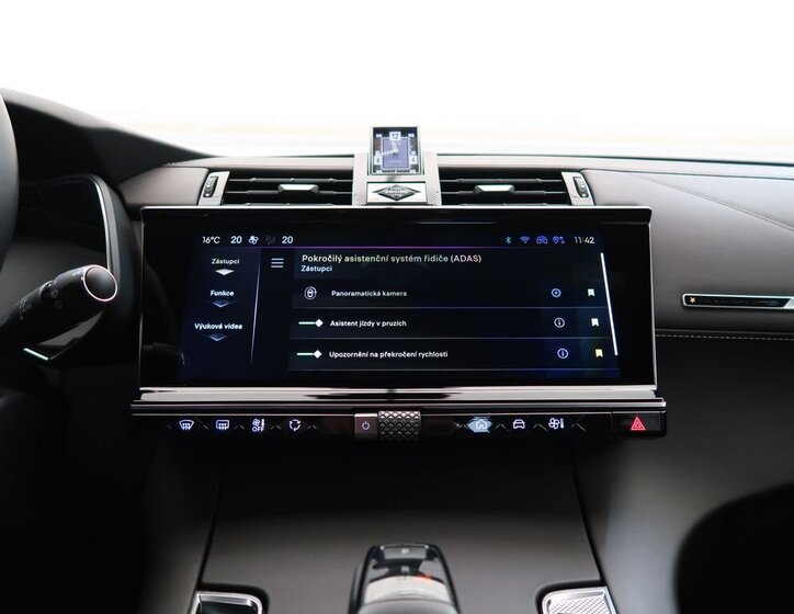 DS Automobiles DS7 Crossback SUV / Terénní 1,6 l 133 kw