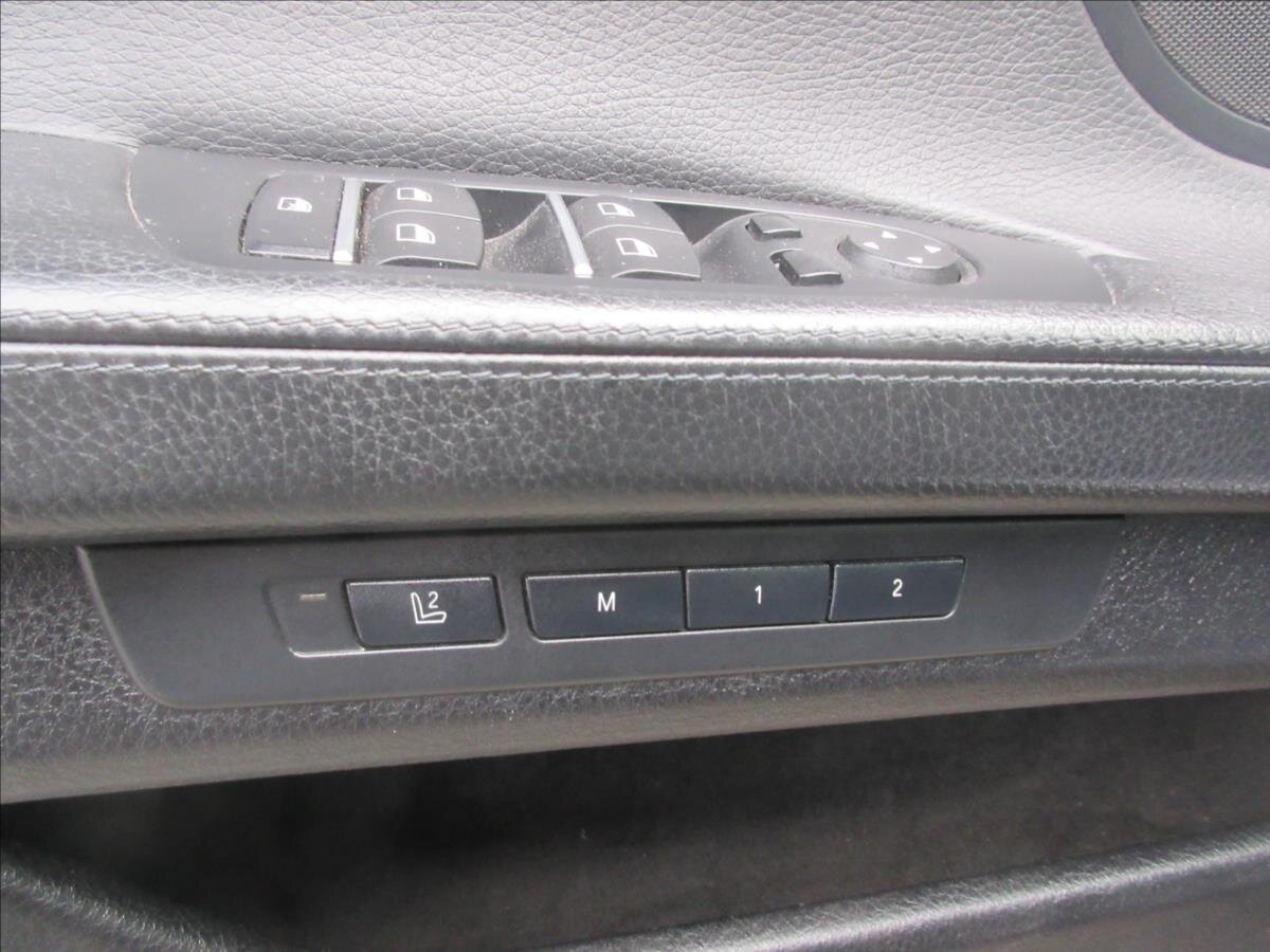 BMW Řada 7 Sedan 3,0 l 190 kw