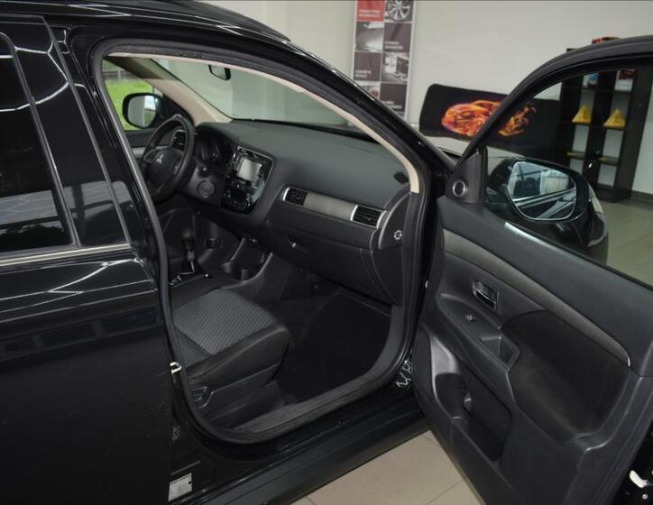 Mitsubishi Outlander 12