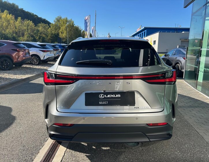 Lexus NX 350h SUV / Terénní 2,5 l 179 kw