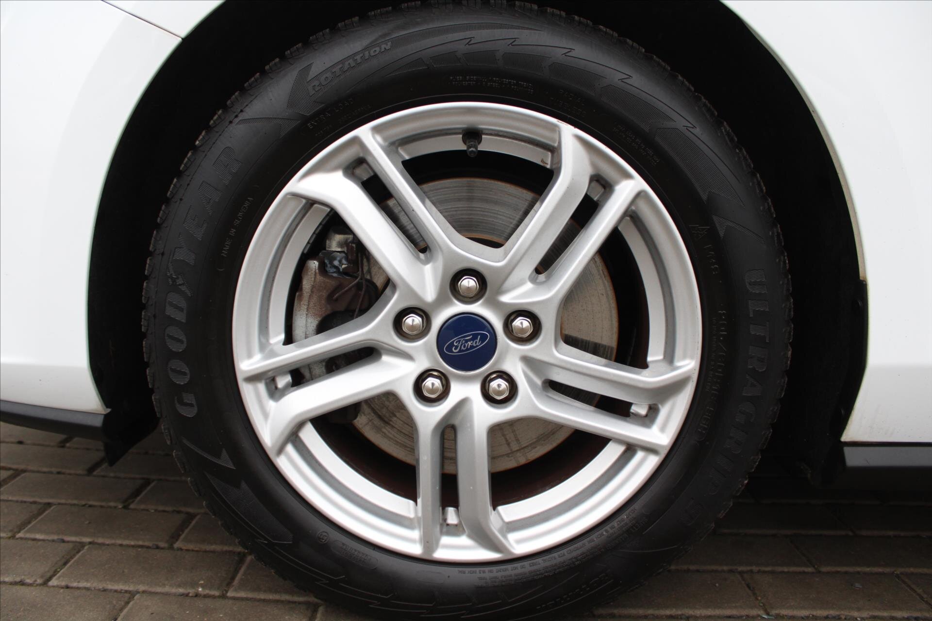 Ford Focus Kombi 999,0 74 kw