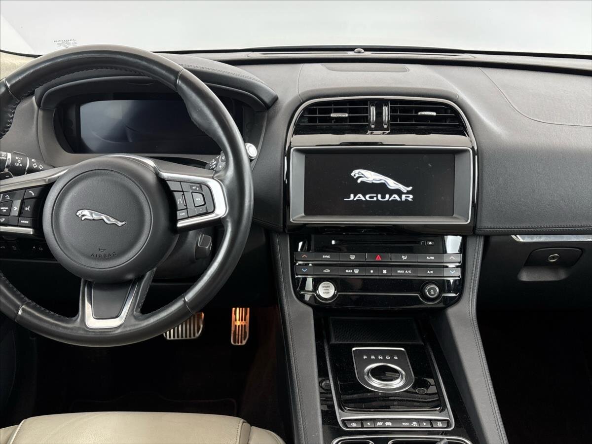 Jaguar F-Pace SUV / Terénní 2,0 l 132 kw