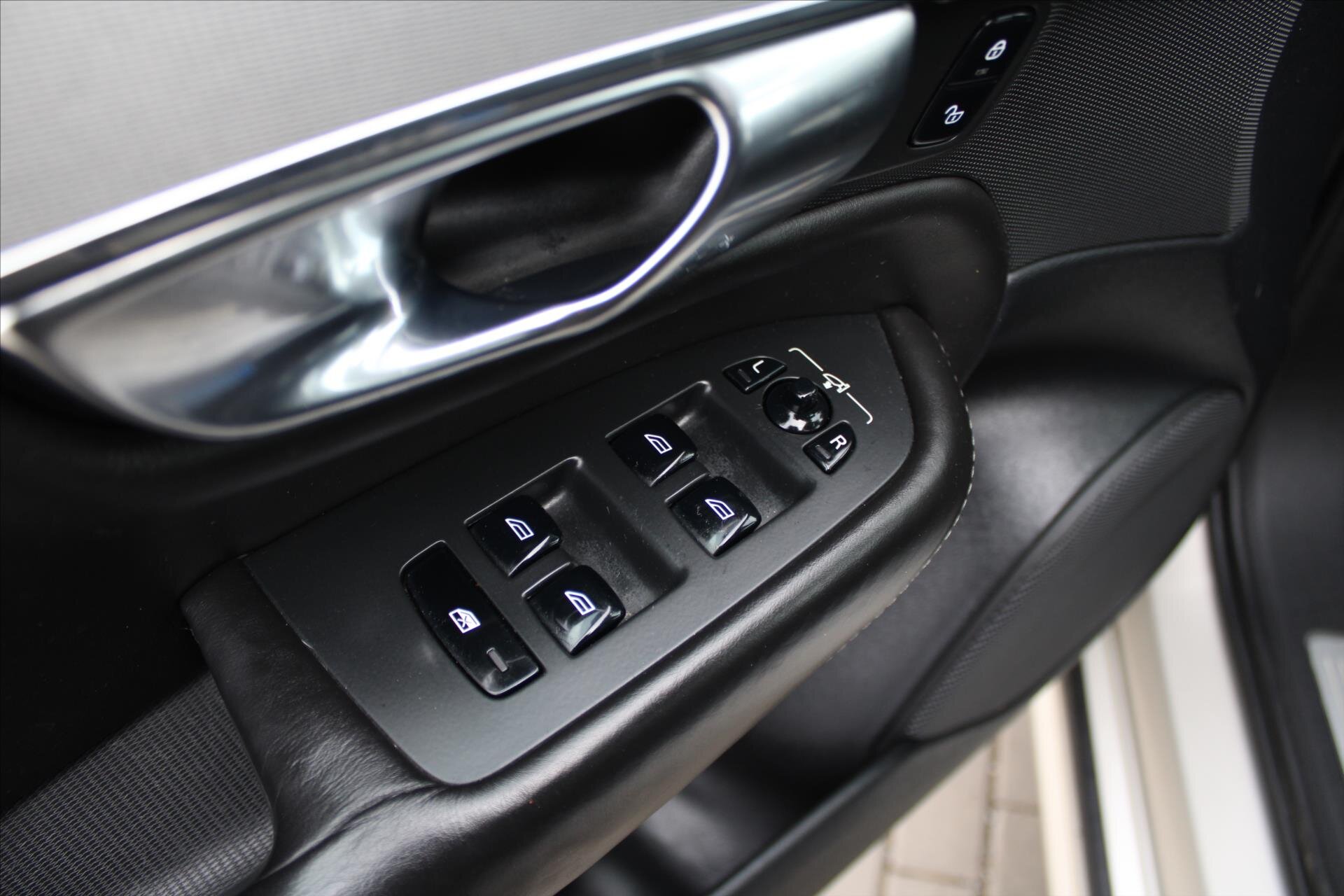 Volvo XC90 SUV 2,0 l 177 kw