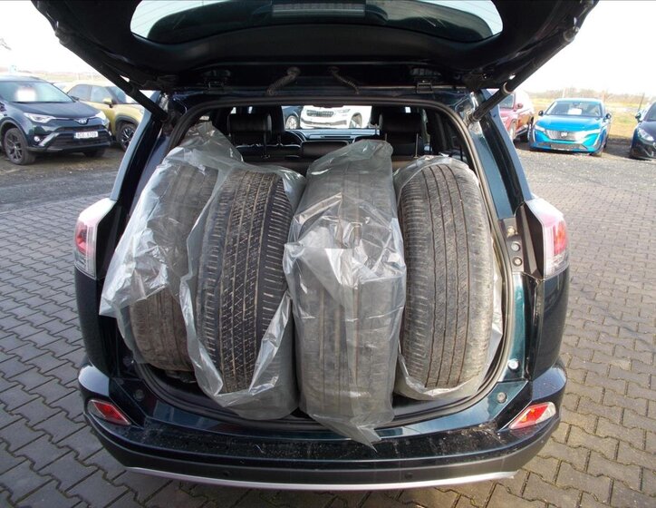 Toyota RAV4 SUV 2,5 l 114 kw