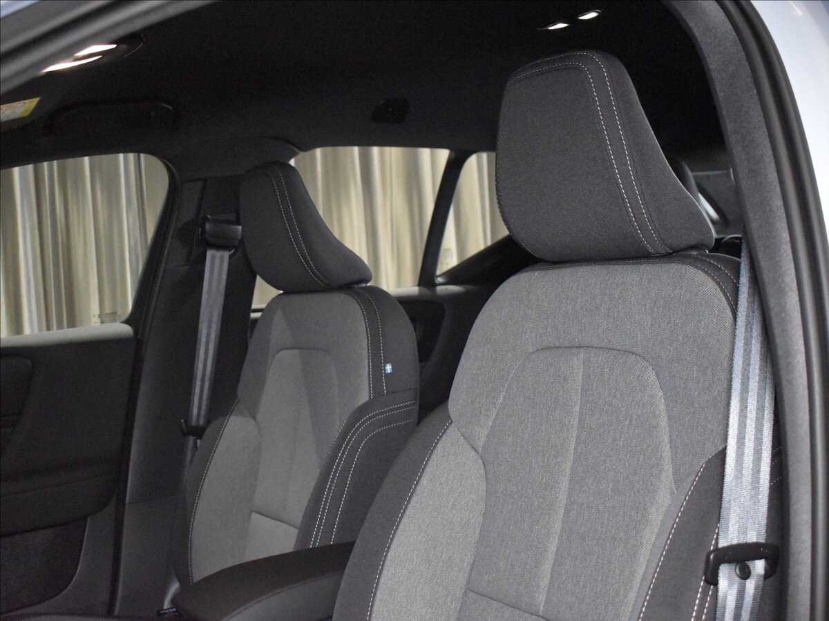 Volvo XC40 SUV / Terénní 2,0 l 120 kw