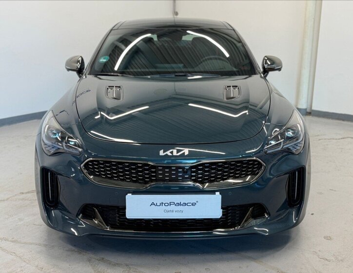 KIA Stinger Liftback 3,3 l 269 kw