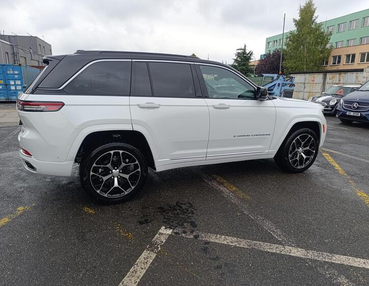 Jeep Grand Cherokee 8