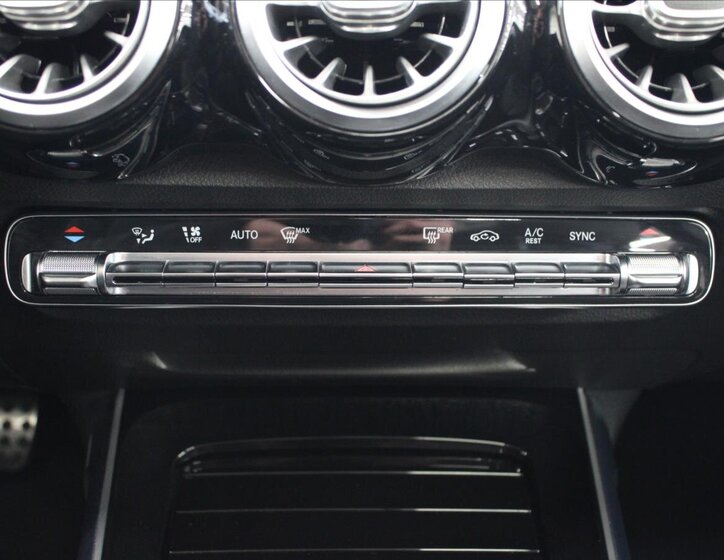 Mercedes-Benz GLB 26