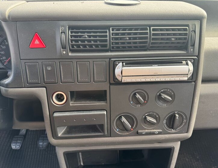 Volkswagen Transporter Kombi 2,5 l 65 kw