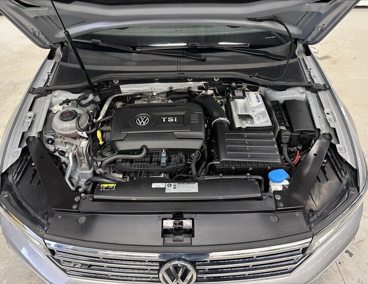 Volkswagen Passat Sedan / Limuzína 2,0 l 162 kw