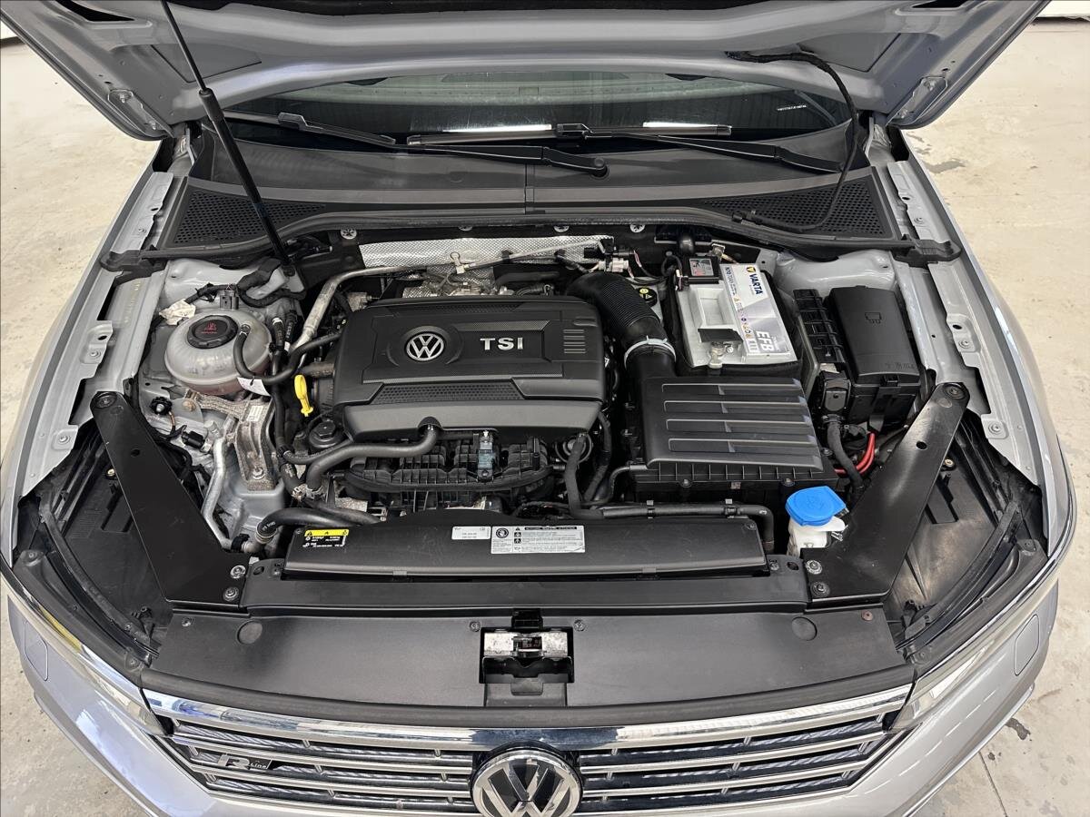 Volkswagen Passat Sedan / Limuzína 2,0 l 162 kw