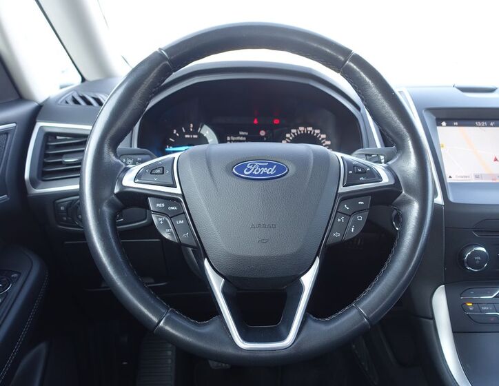 Ford Galaxy 10