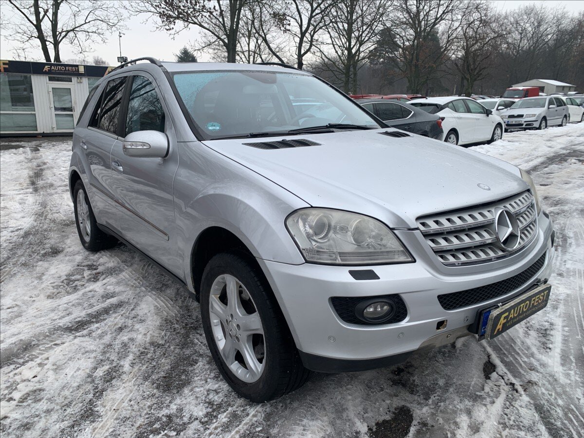 Mercedes-Benz Třídy M SUV / Terénní 4,0 l 225 kw